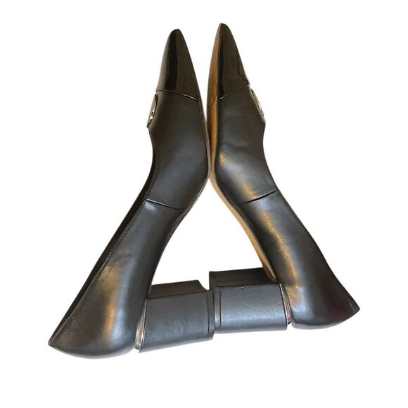 Tommy Hilfiger Women's Neysa Black Patent Toe Metal Medallion Block Heels 9.5M - Picture 14 of 15